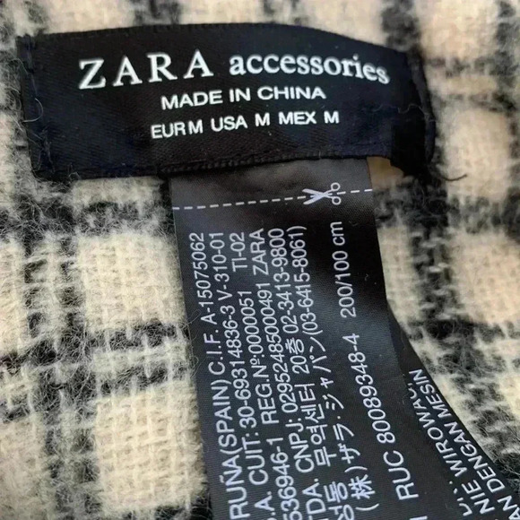 Zara NWOT cozy and warm blanket/ shawl in washable 100%. acrylic ivory  w black - Picture 3 of 6